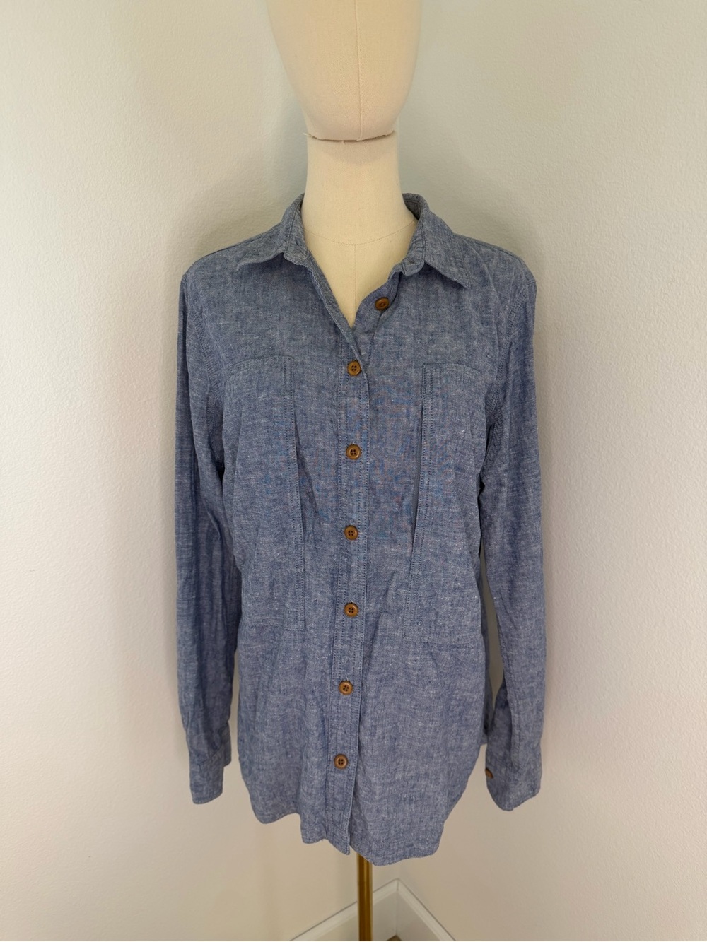 Duluth Trading Co Women’s Chambray Blue Long-Sleeve Button-Down Shirt Size L